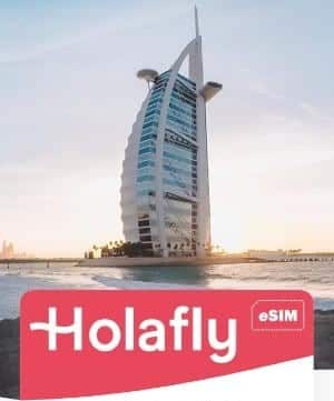 Logo Holafly eSIM sovrapposto a un'immagine del Burj Al Arab di Dubai