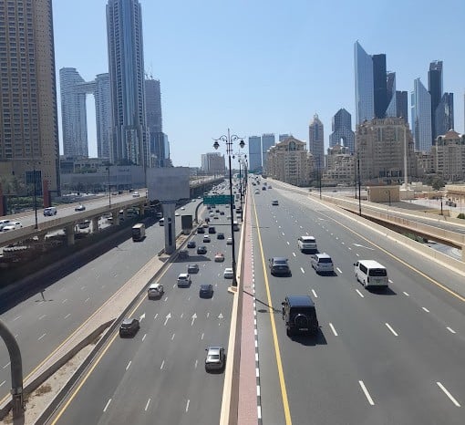 Guidare a Dubai