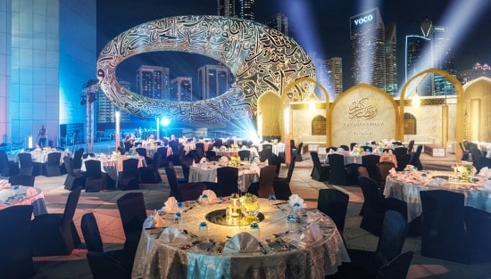 Banchetti allestiti per l'Iftar